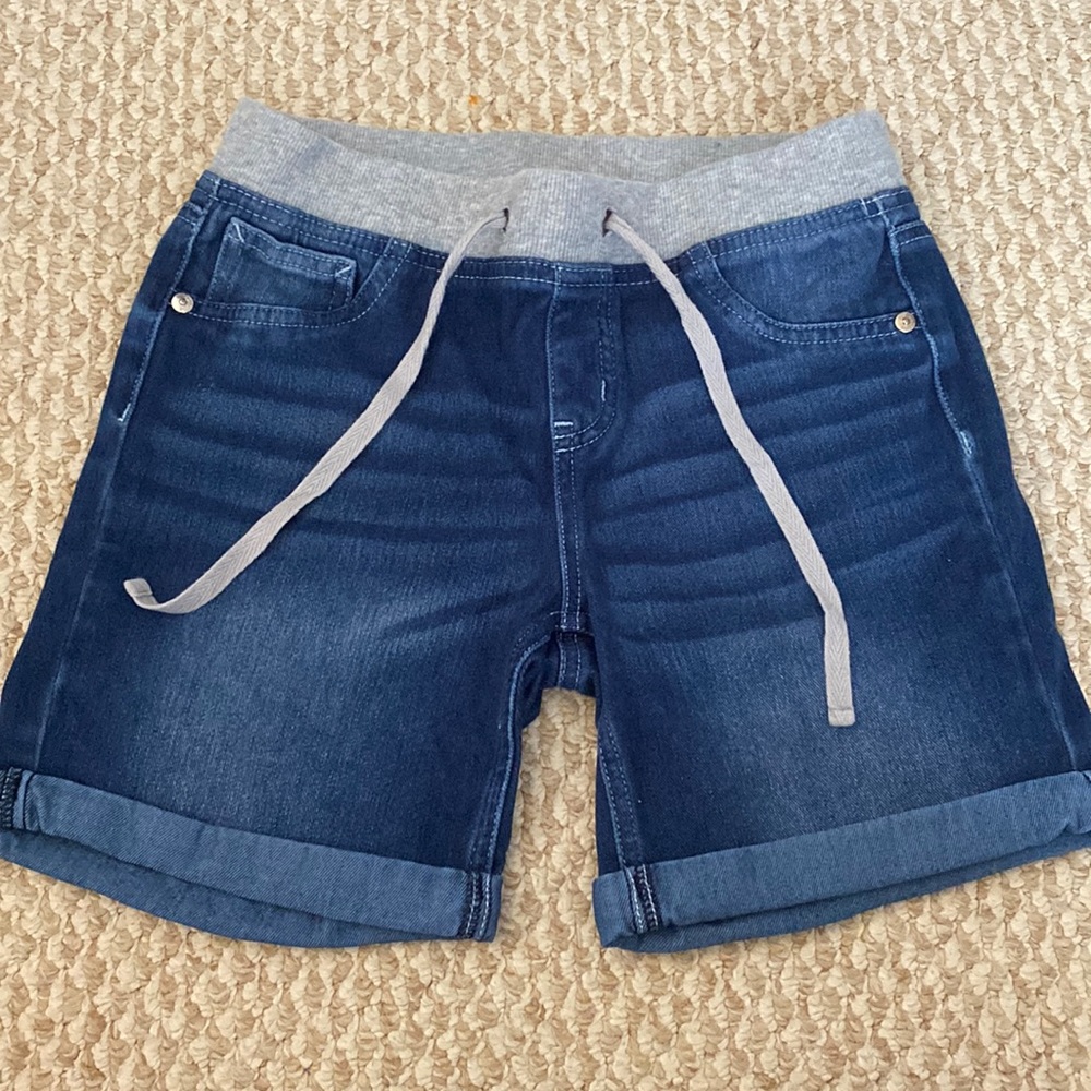 Justice denim shorts in kids size 14R. Adjustable and comfortable waistband.